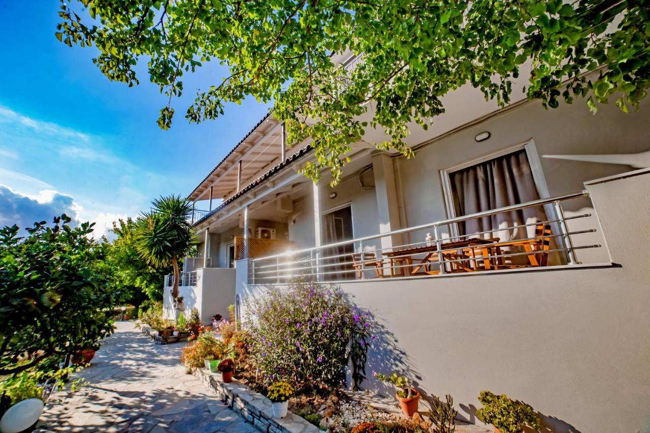Filia Rooms & Apartments Agioi Apostoloi  Buitenkant foto